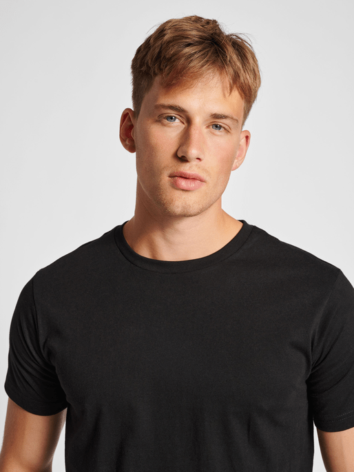 Hummel Men's Red Basic Short Sleeve T-Shirt Hummel