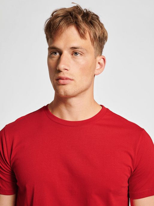 Hummel Men's Red Basic Short Sleeve T-Shirt Hummel