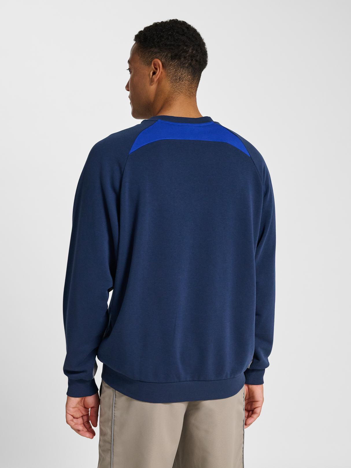 hummel Unisex Oversized Iconic Crew Ch-4