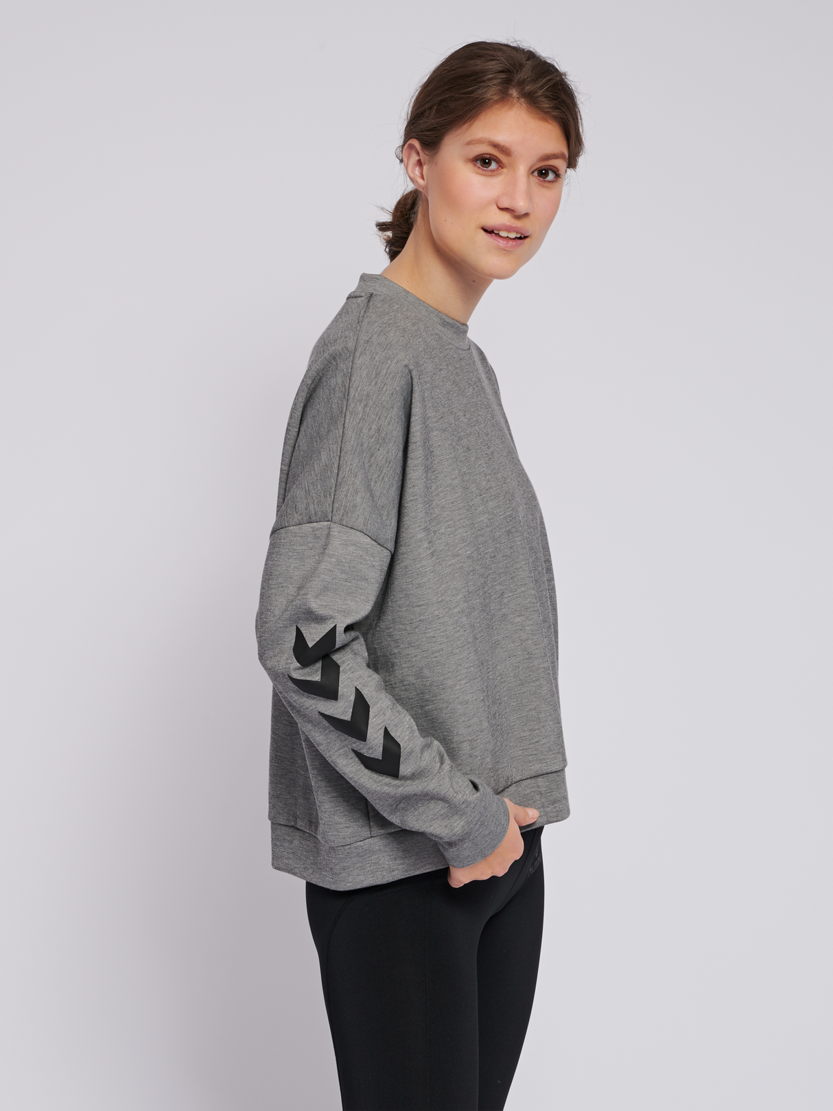 hummel Women's Essi Sweatshirt-5