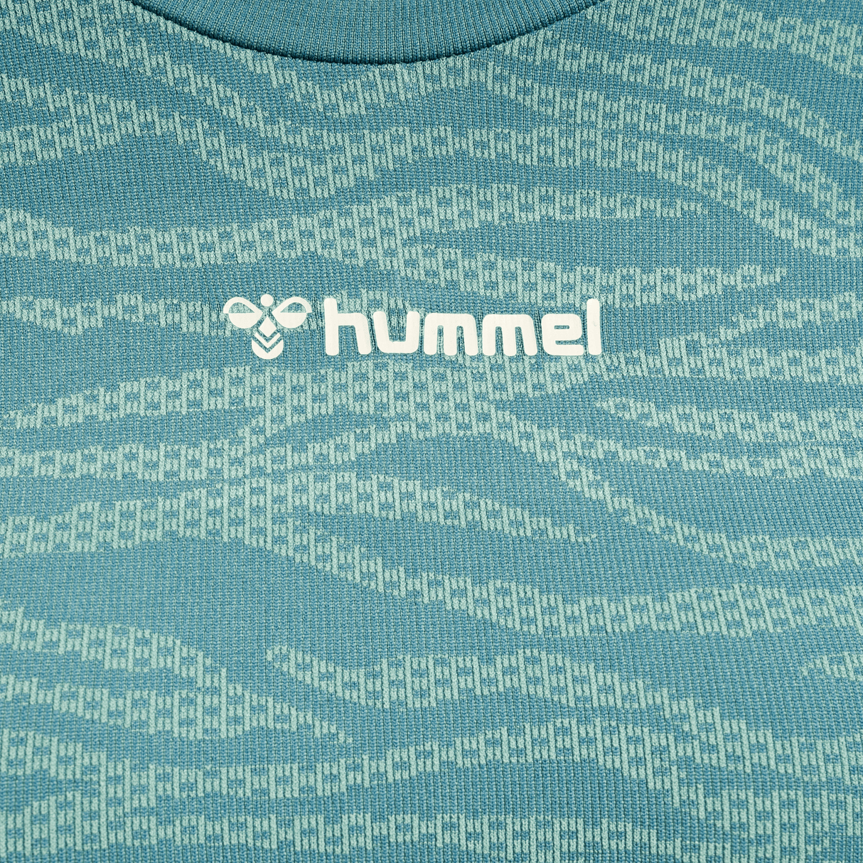hummel Women's Mindful Training Saga Seamless Crop T-Shirt Long Sleeve-3