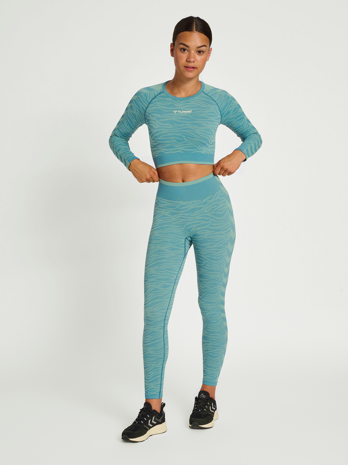 hummel Women's Mindful Training Saga Seamless Crop T-Shirt Long Sleeve-4