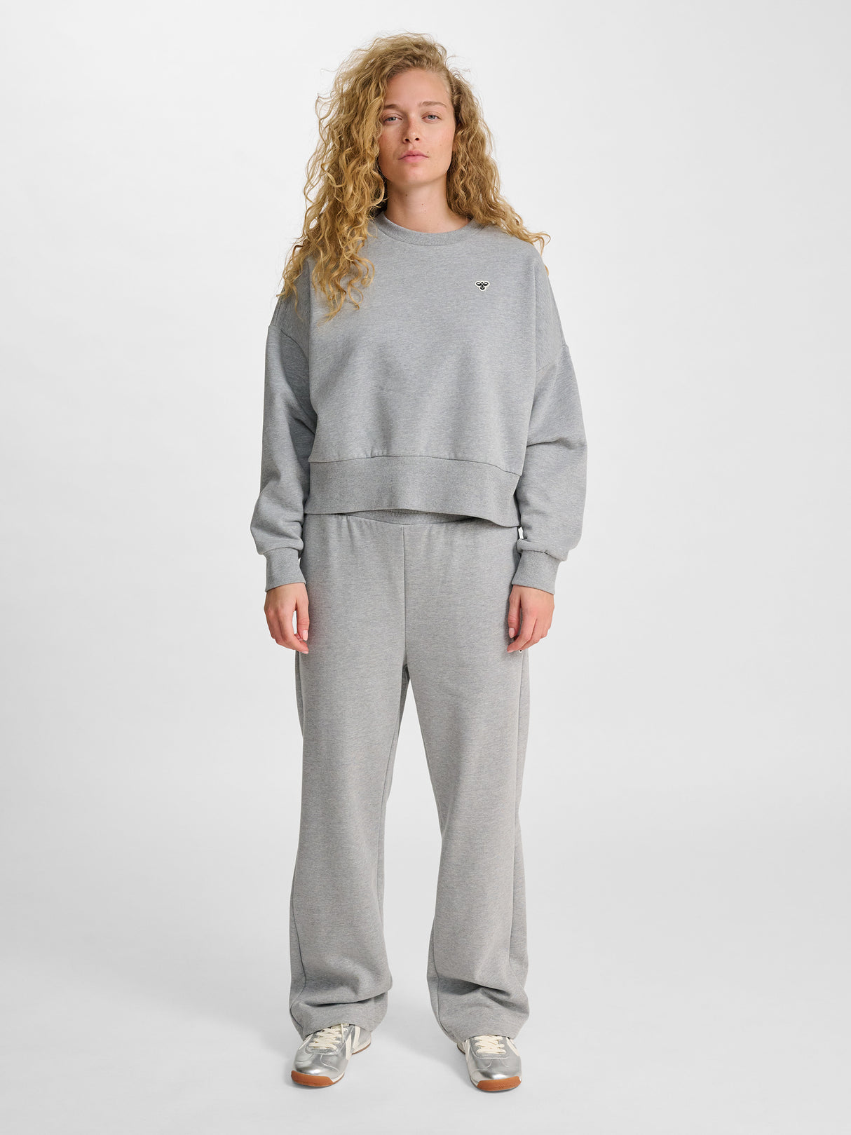 hummel Women's Boxy Crewneck Bee-6