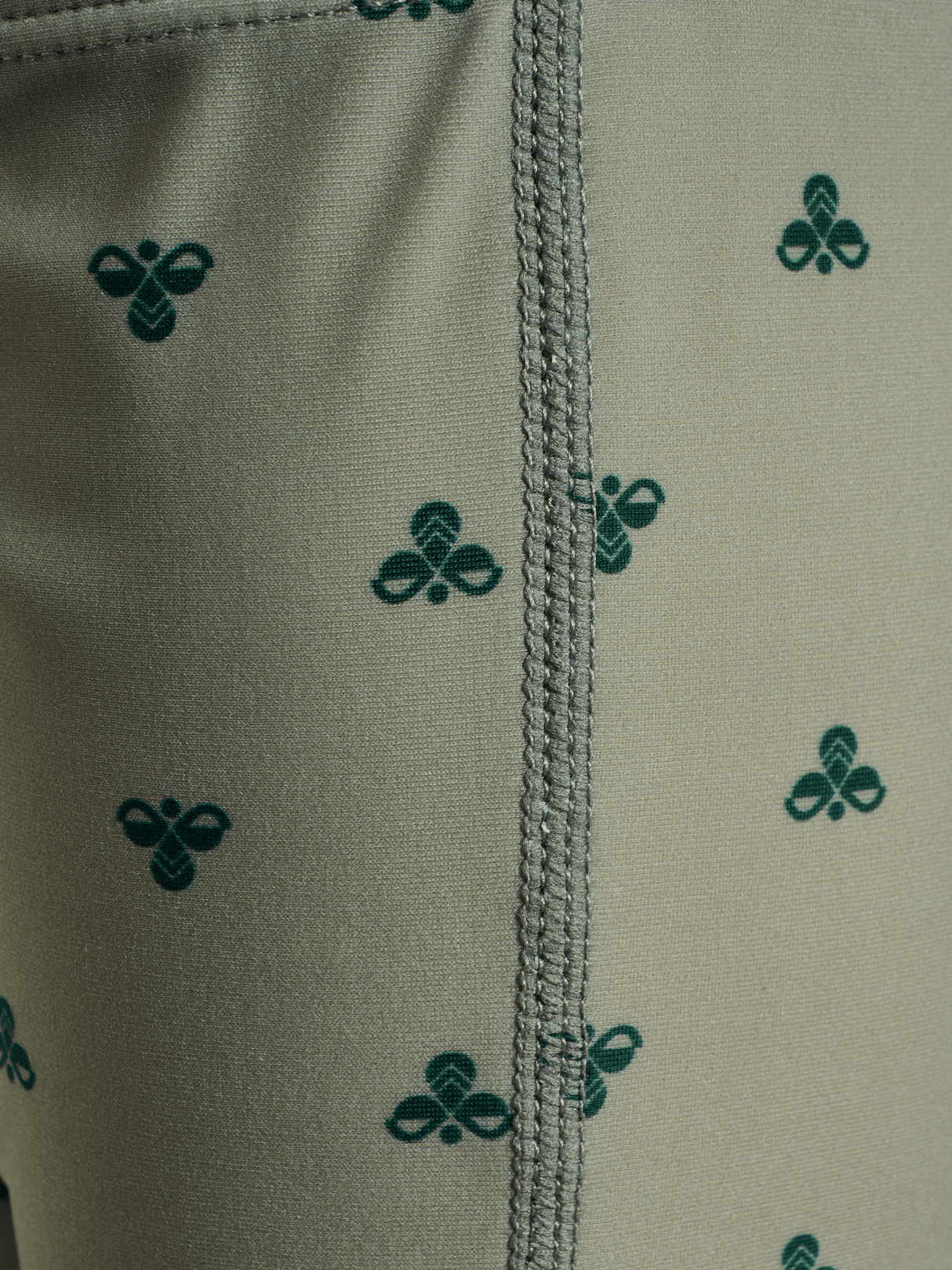 hummel Youth Mini Bee AOP Swim Shorts-3