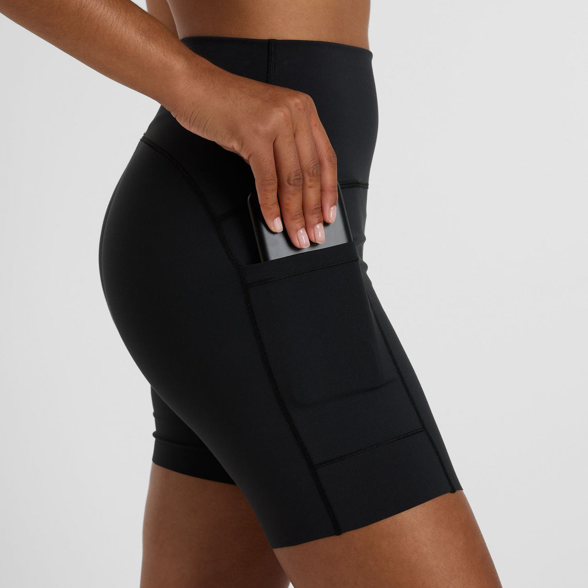 New Balance Women's Sleek Pocket High Rise Short 6-5