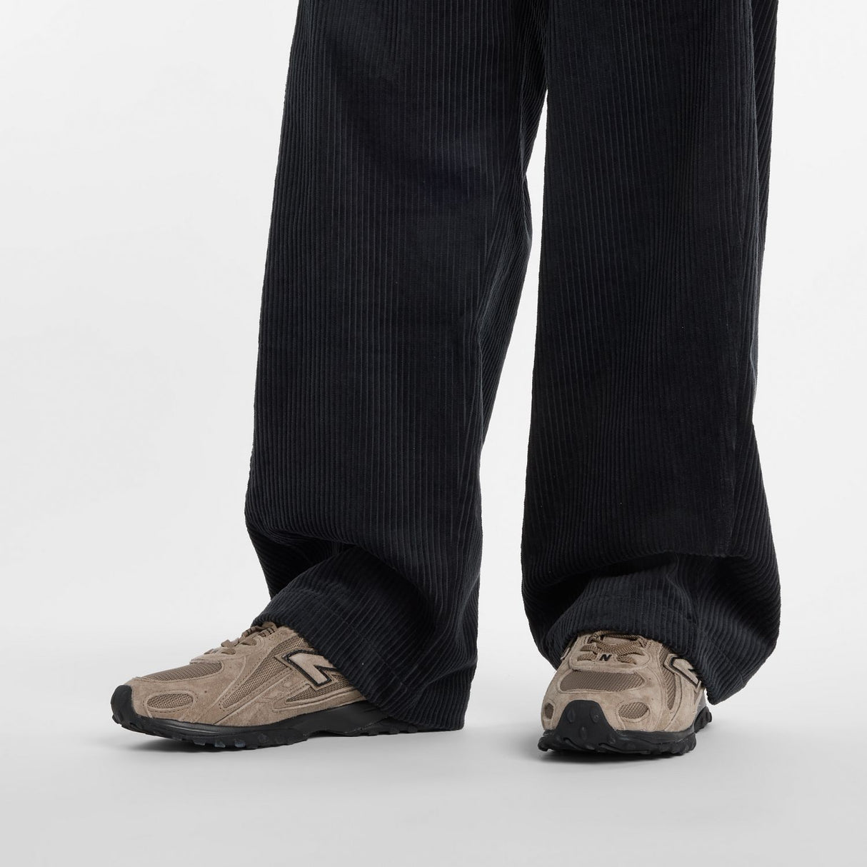 New Balance Women's LNY Woven Pants Western Fit-7