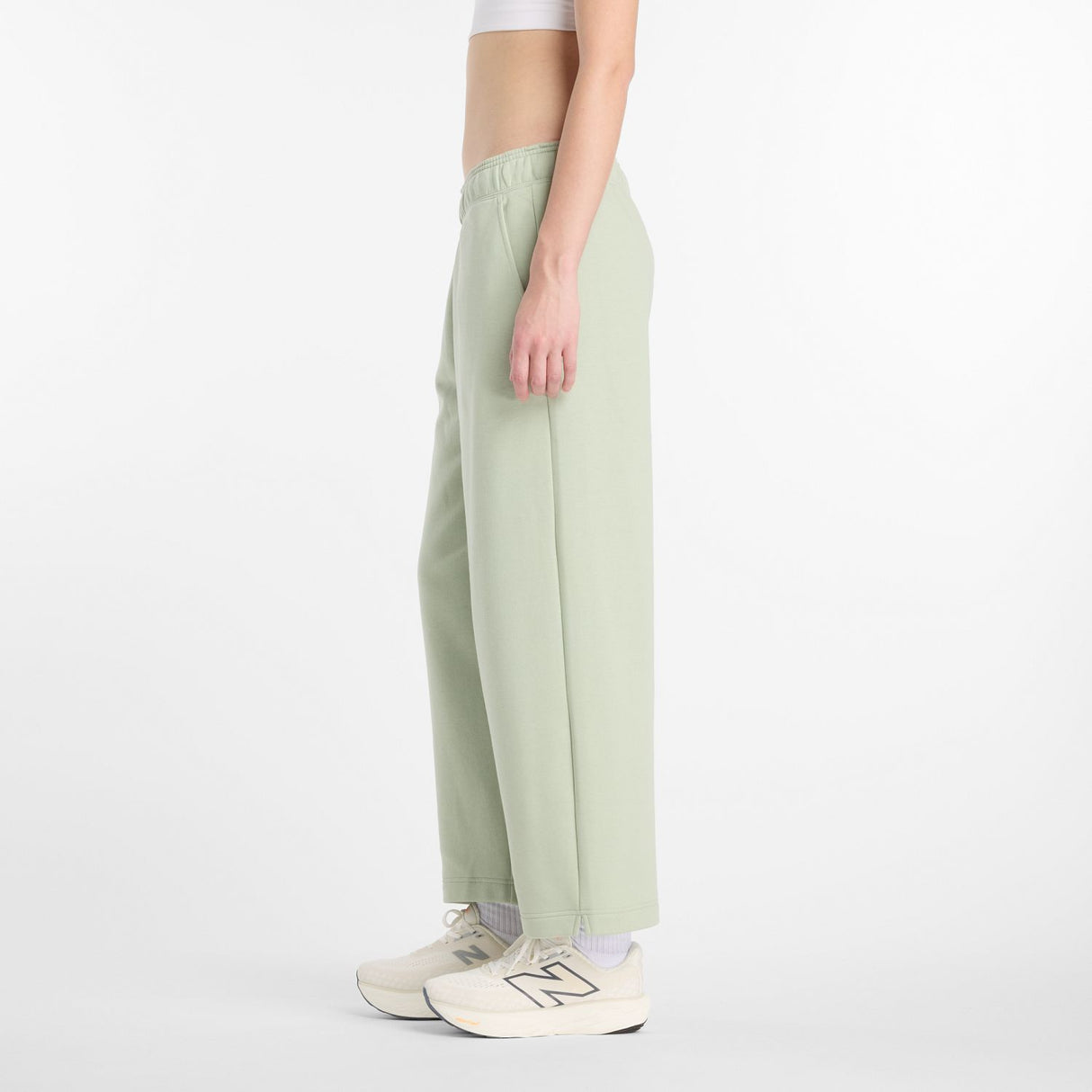 New Balance Women's NYC Marathon Linear Heritage Fleece Barrel Leg Pants-3