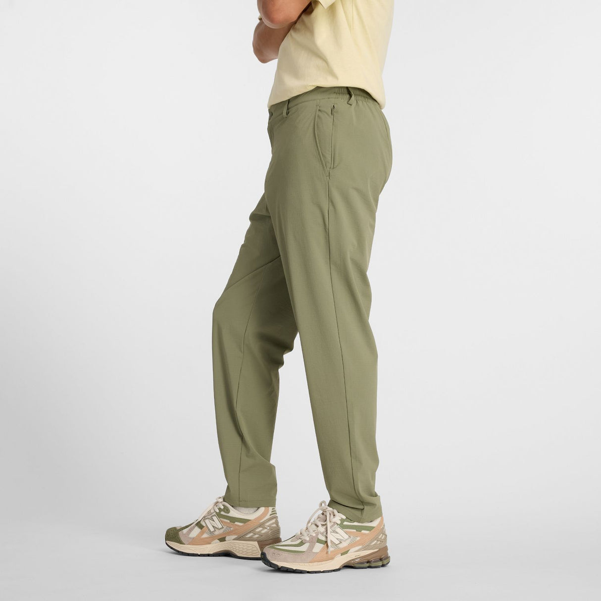 New Balance Men's Athletics Ripstop Standard Tapered Pants 28-4
