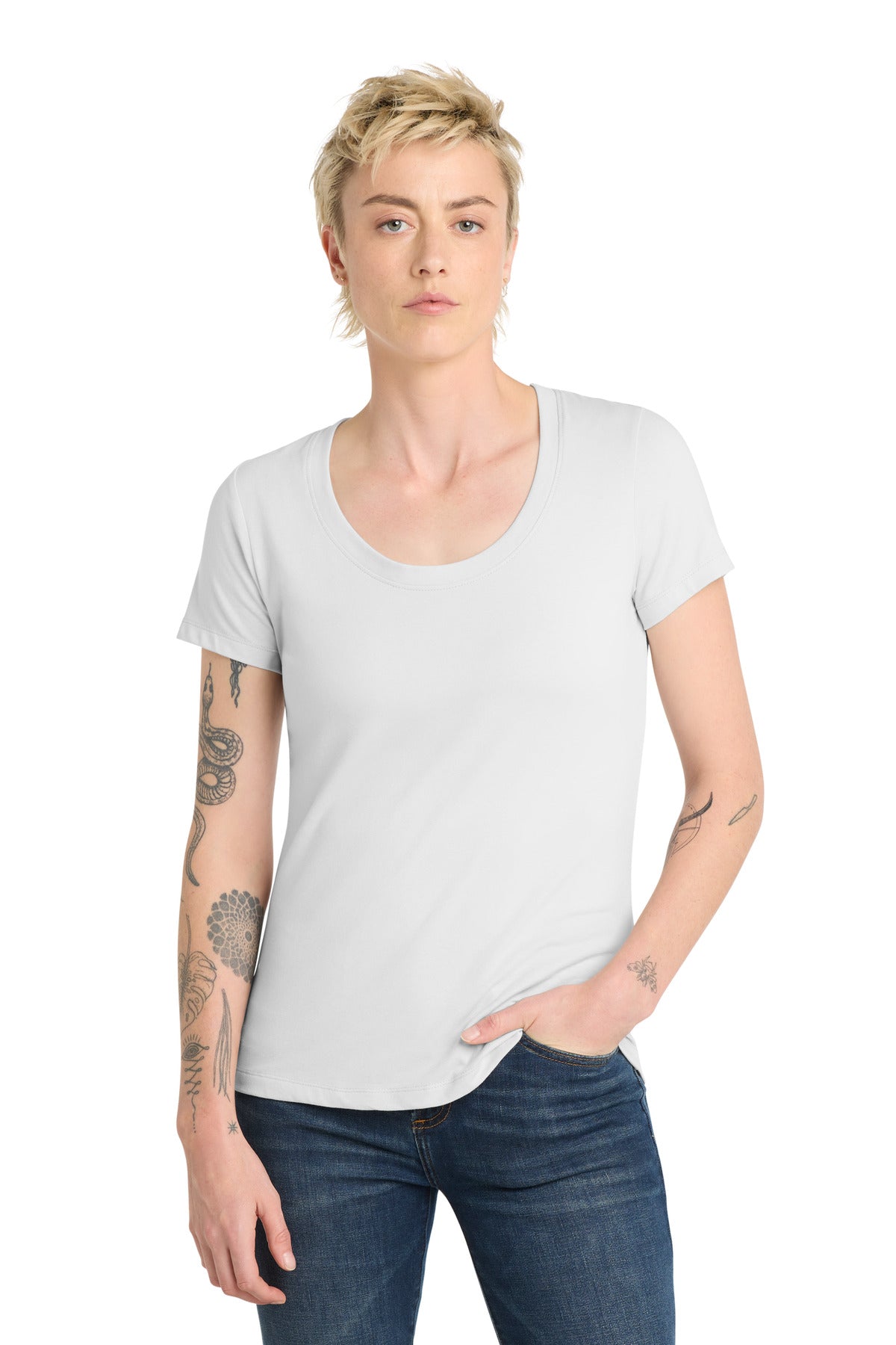 District Women's    Flex Scoop Neck Tee DT7501