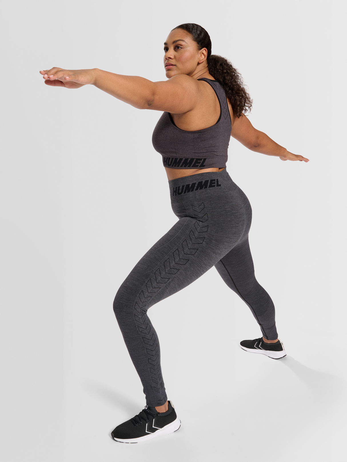 hummel Women's Training Essentials Curve Seamless Mid Waist Tights-4