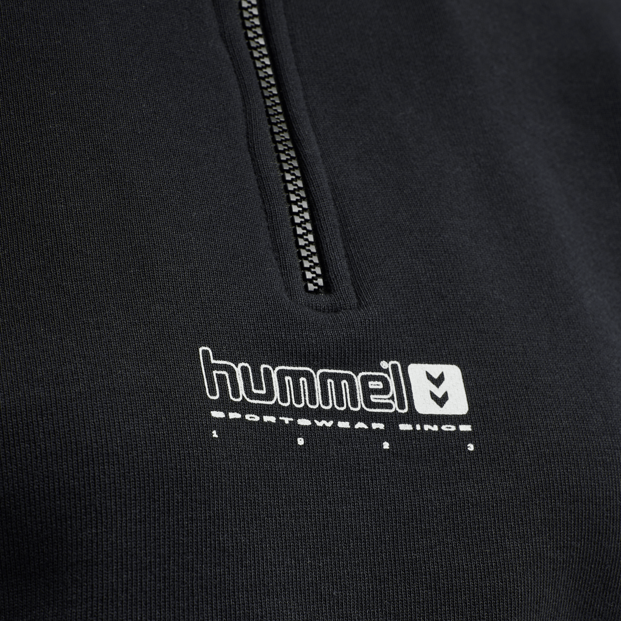 hummel Women's Legacy Nikka Cropped Half Zip-4