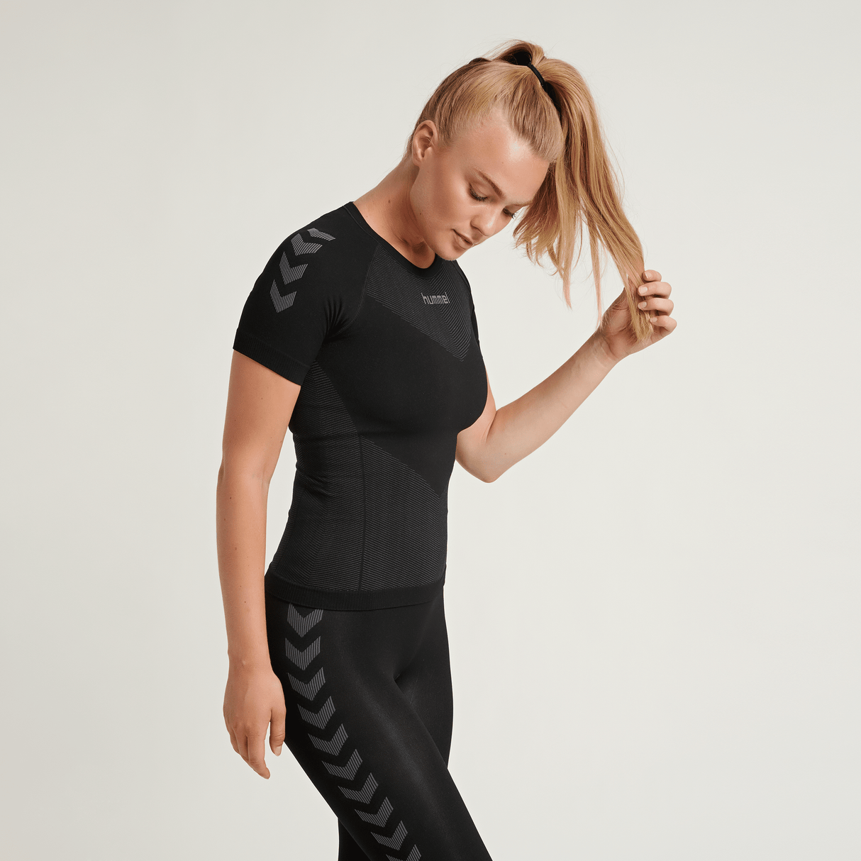 hummel Women's Hummel First Seamless Short Sleeve Jersey-4