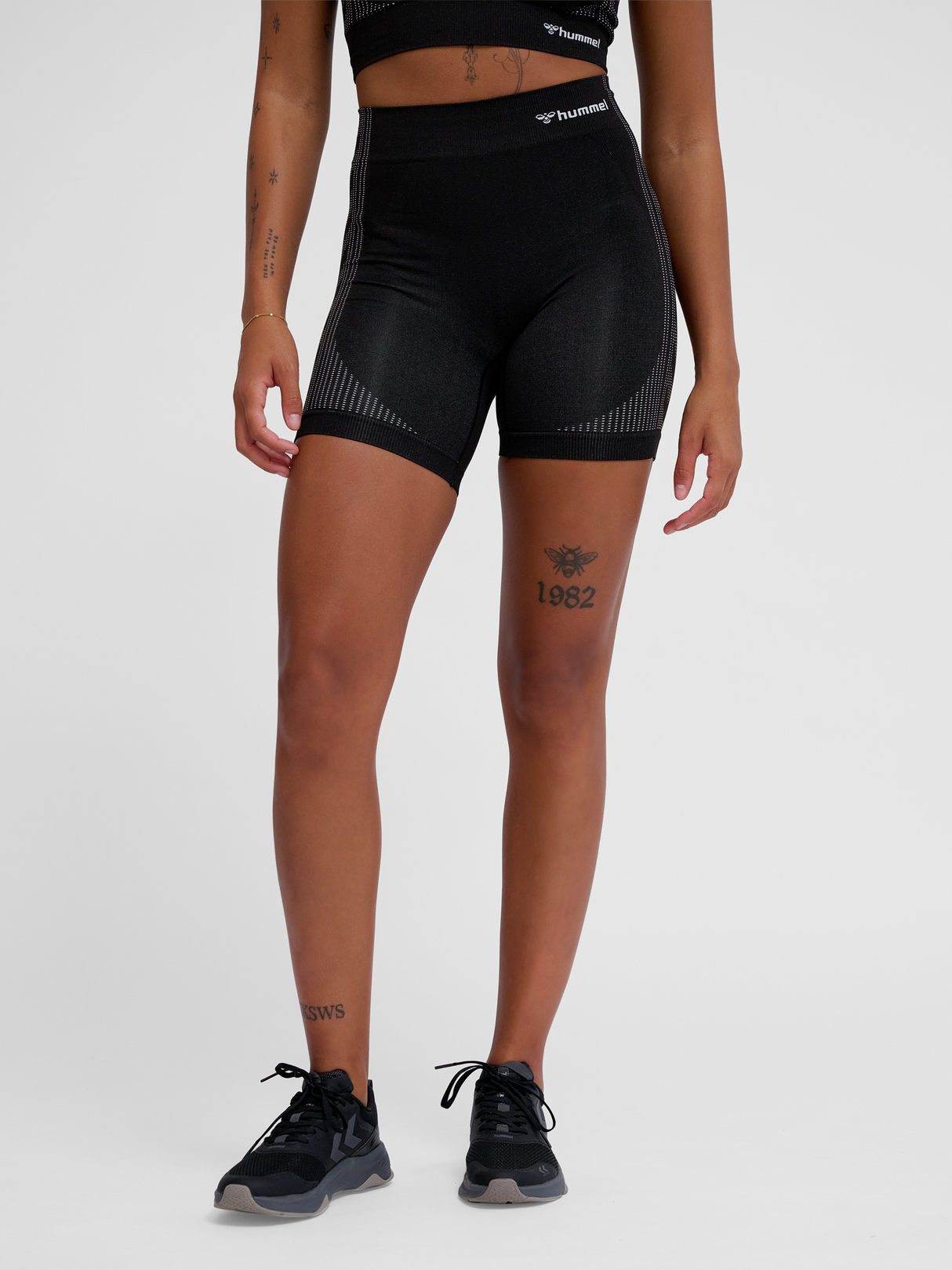 hummel Women's Mindful Training Shaping Seamless Mid Waist Shorts-5
