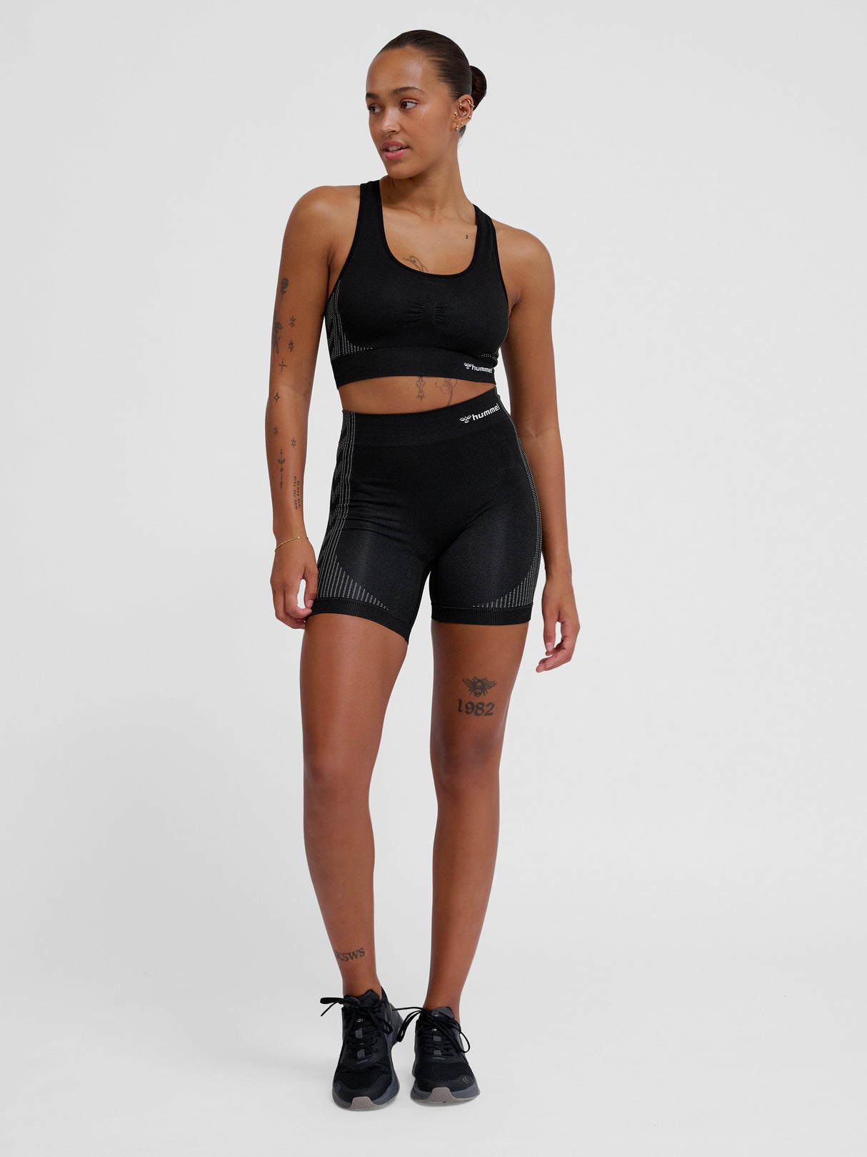 hummel Women's Mindful Training Shaping Seamless Mid Waist Shorts-6