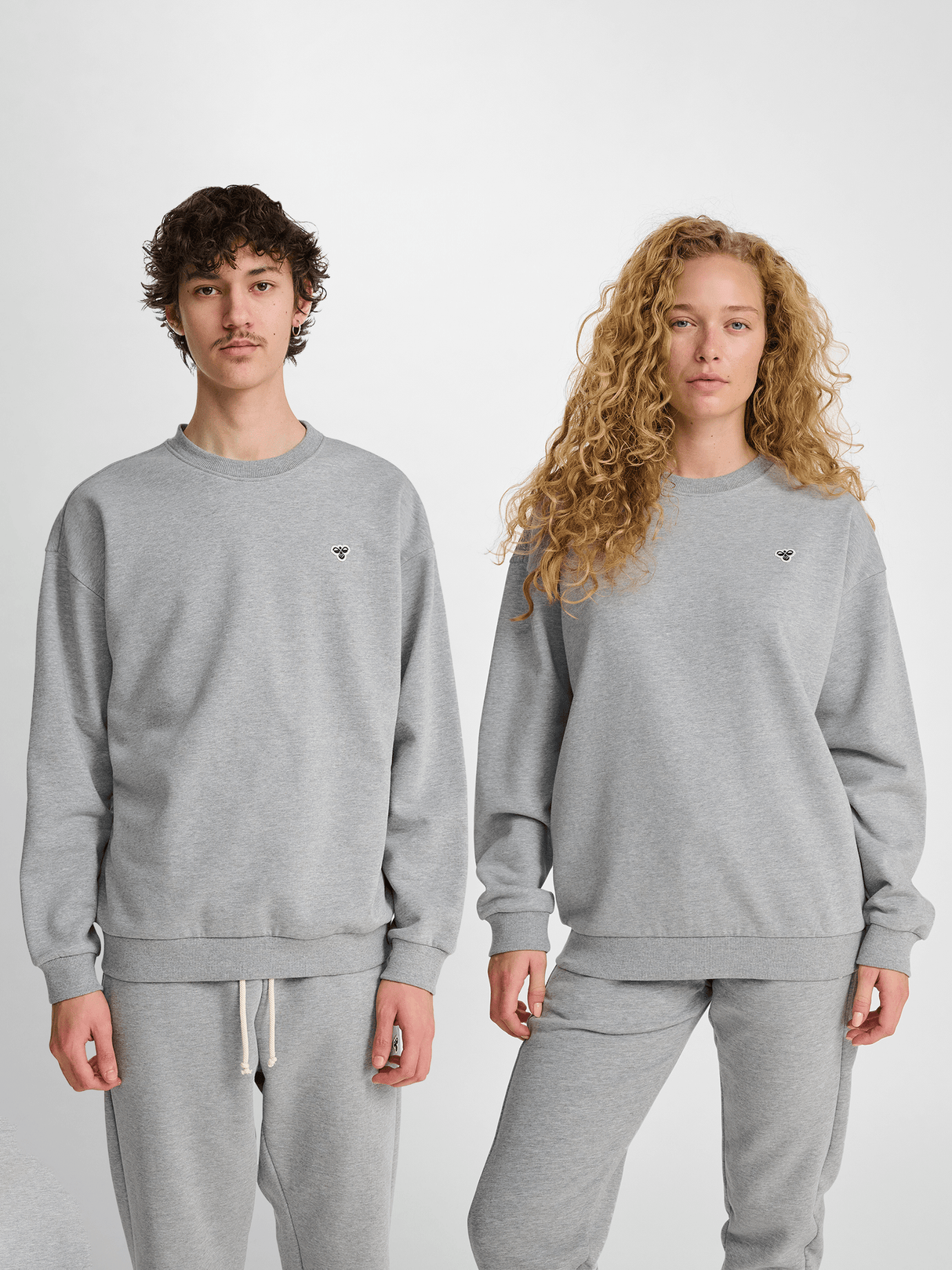 hummel Unisex Loose Crewneck Bee-5