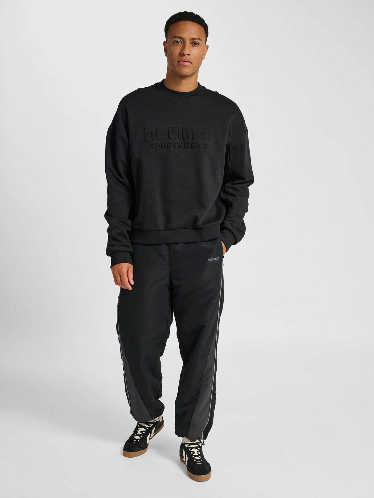 hummel Unisex Boxy Crew Logo-6