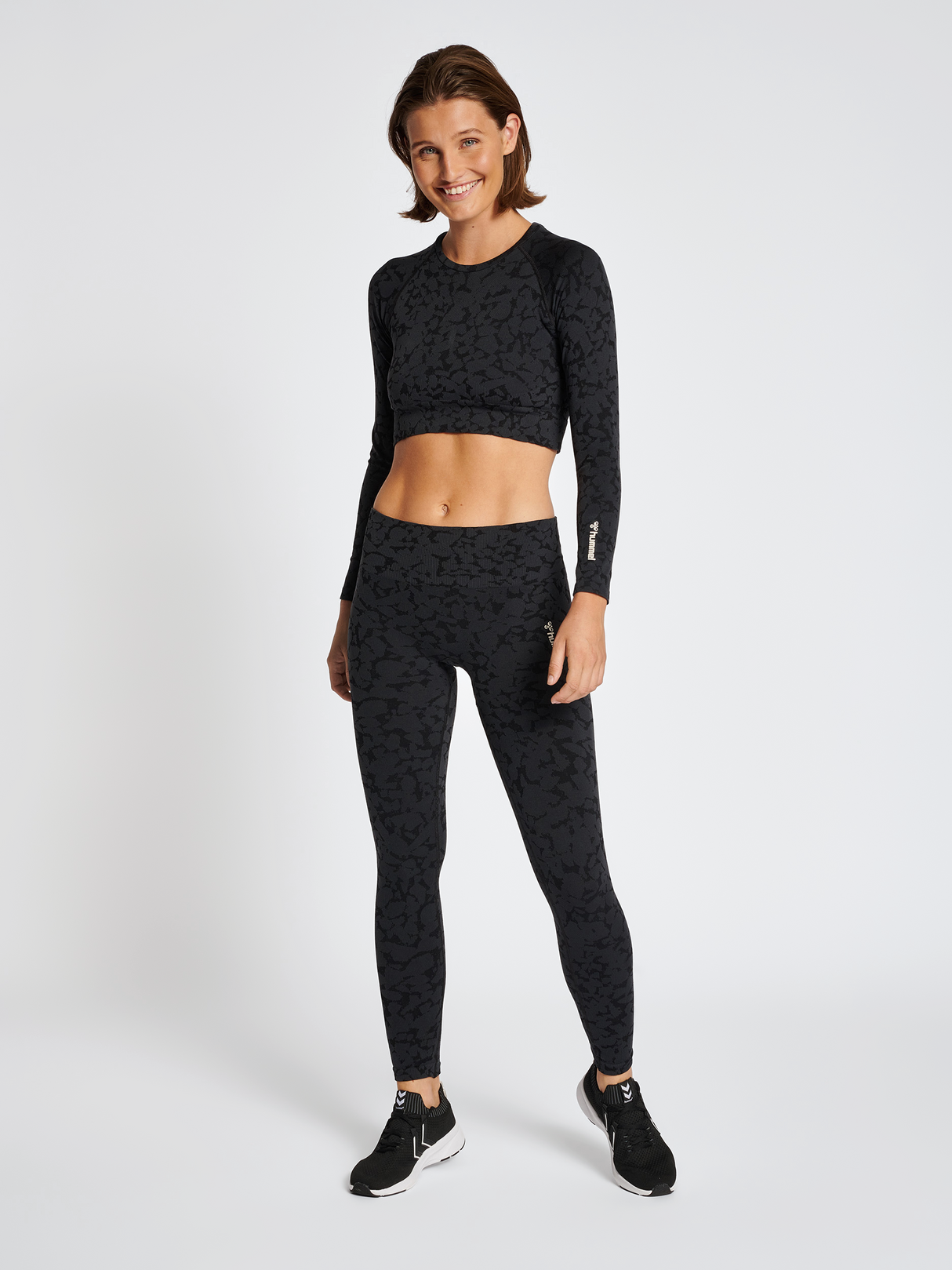 hummel Women's Mindful Training Pi Seamless Crop Long Sleeve T-Shirt-4