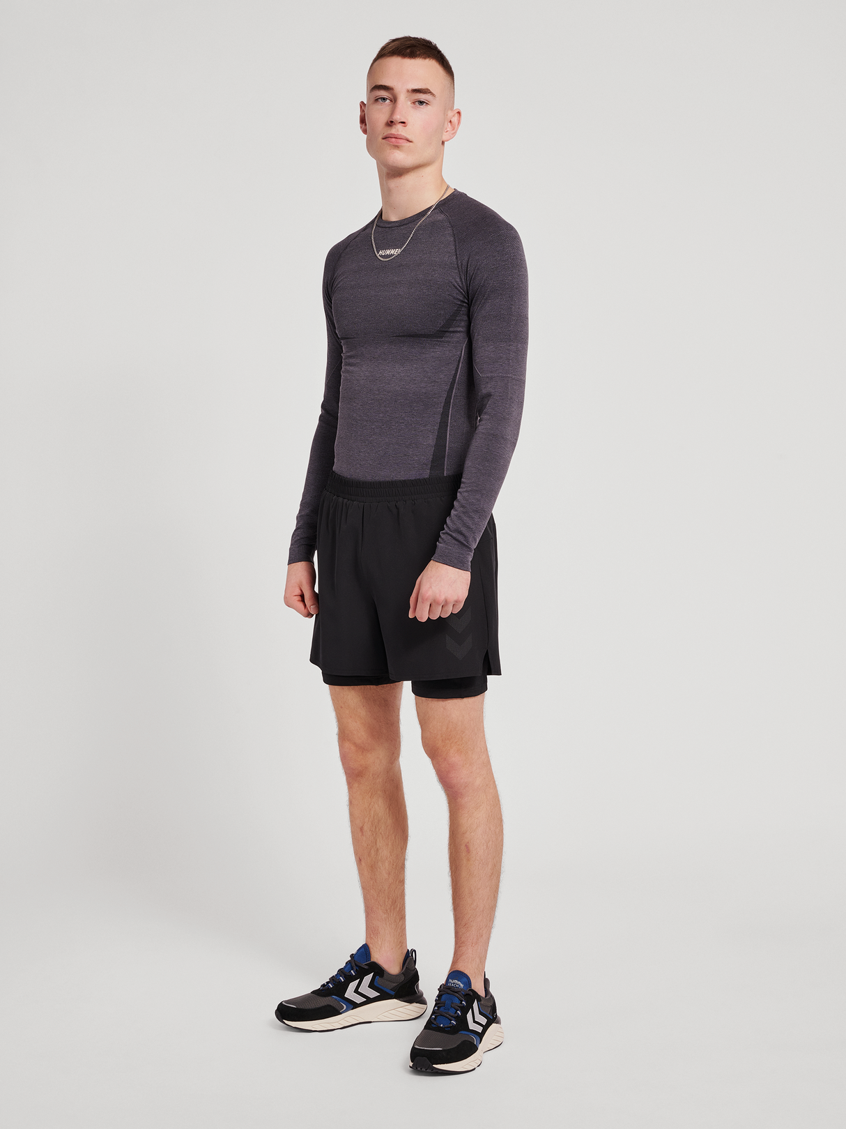 hummel Men's Training Essentials Mike Seamless Long Sleeve T-Shirt-5
