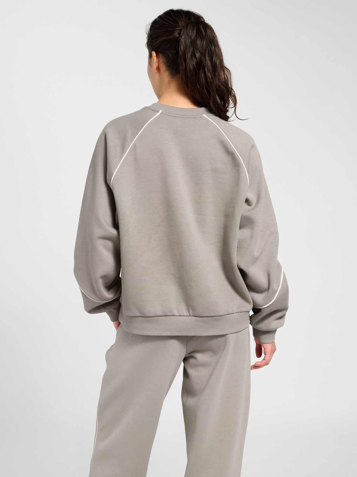 hummel Women's Keeper Boxy Piping Crewneck-4