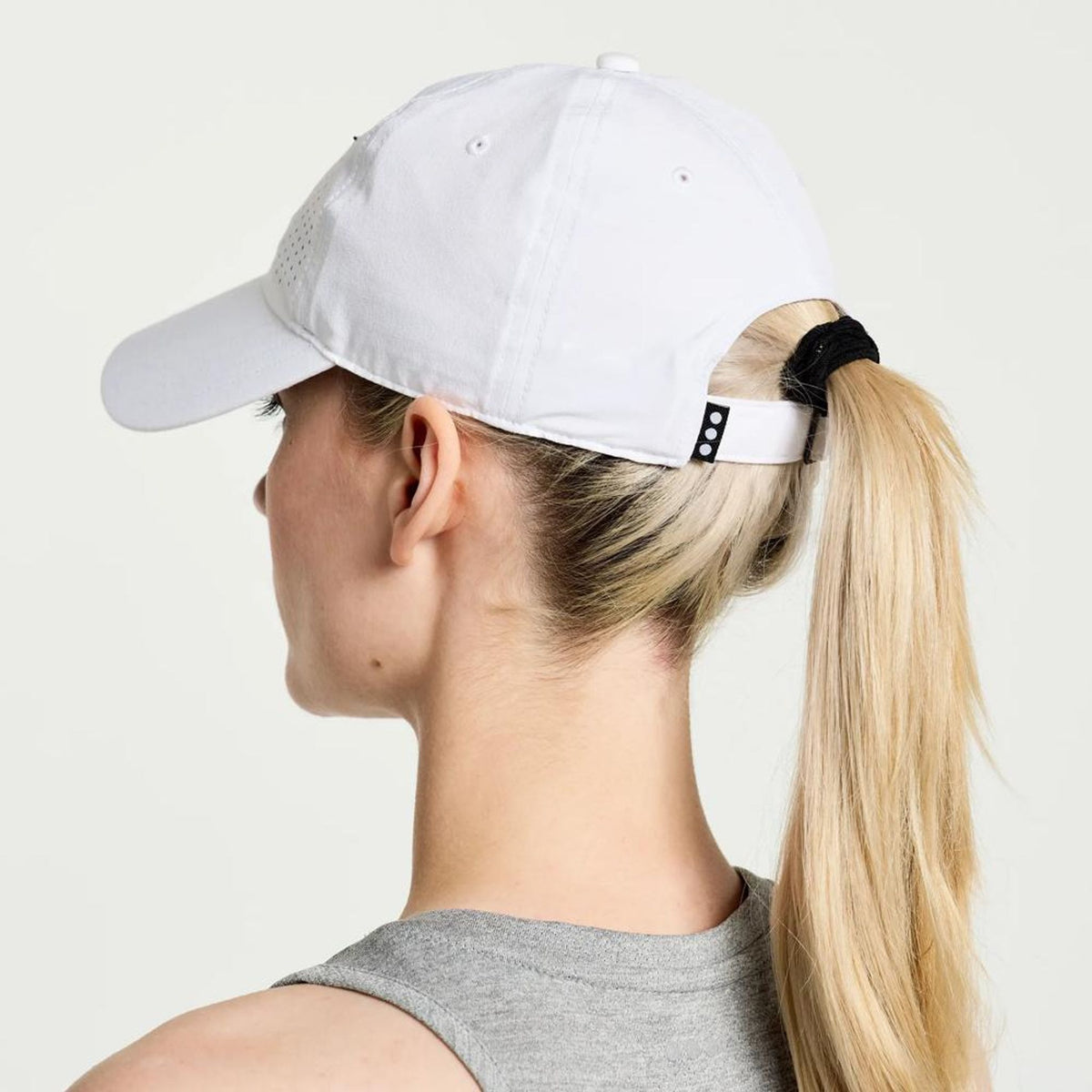 Saucony Outpace Petite Hat-2