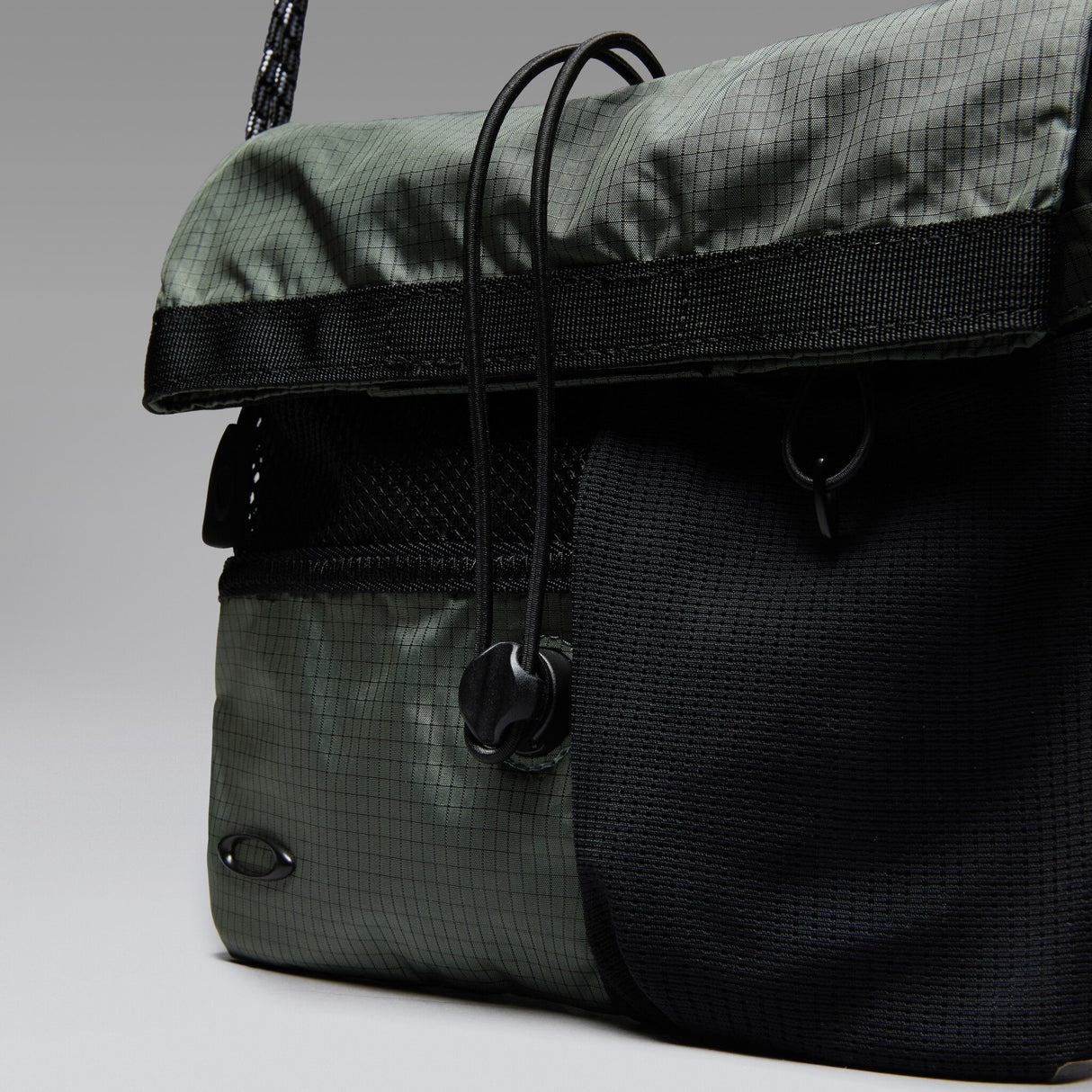 Oakley Reserve Pouch Bag-4