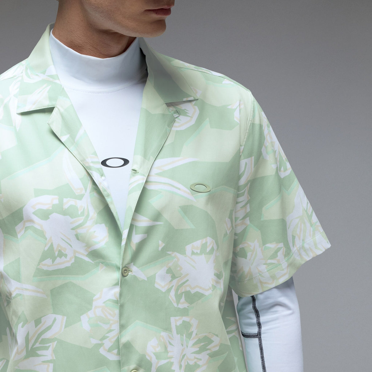 Oakley Men's Hibiscus Breeze Shirt-5