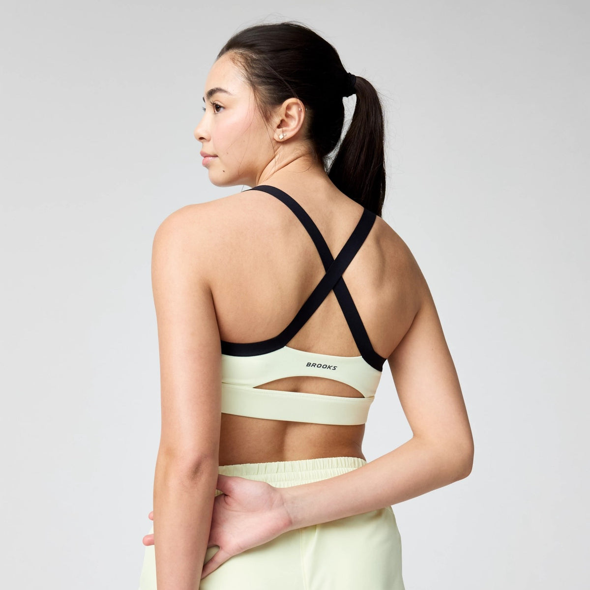 Brooks Women's Luxe Strappy Bra-2