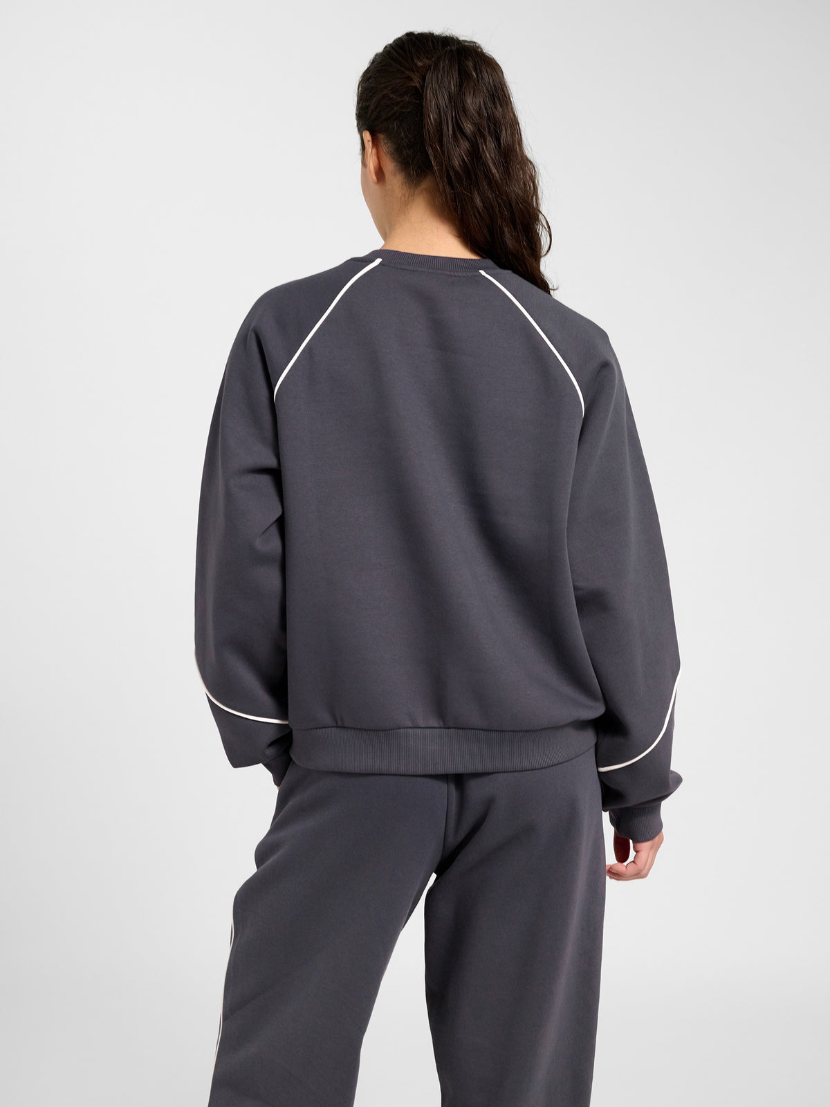 hummel Women's Keeper Boxy Piping Crewneck-4