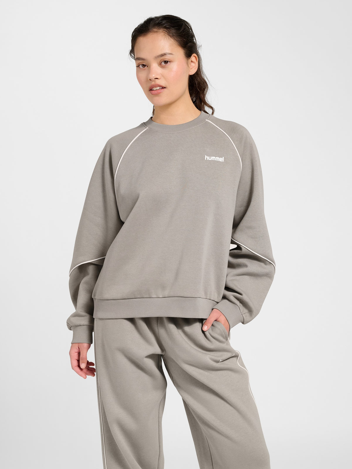 hummel Women's Keeper Boxy Piping Crewneck-5