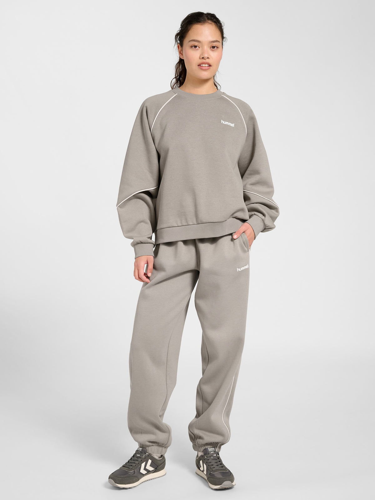 hummel Women's Keeper Boxy Piping Crewneck-6