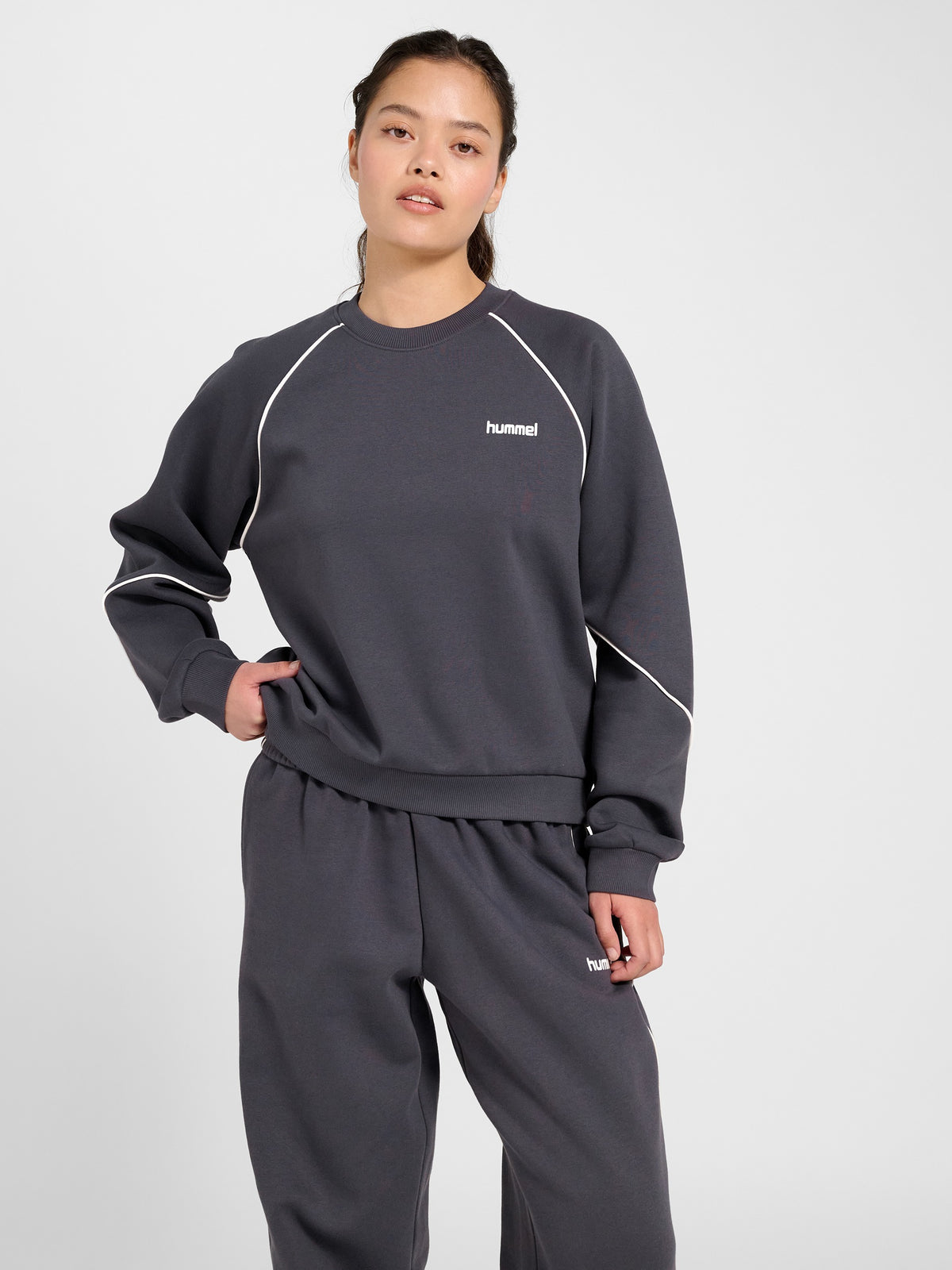 hummel Women's Keeper Boxy Piping Crewneck-5