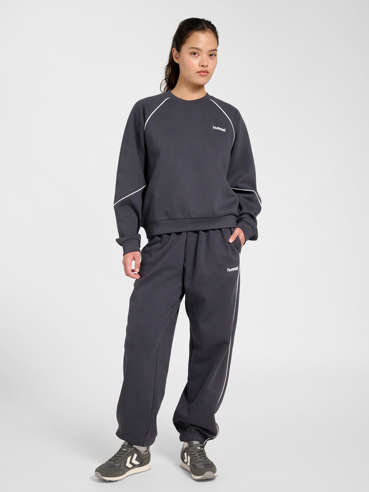 hummel Women's Keeper Boxy Piping Crewneck-6
