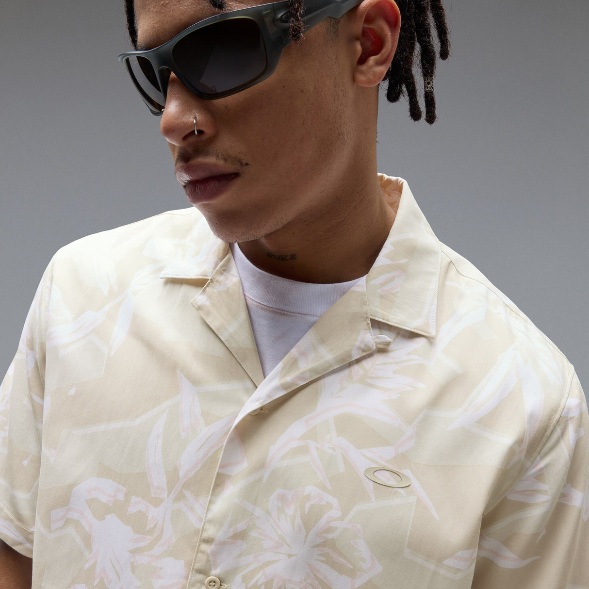 Oakley Men's Hibiscus Breeze Shirt-5